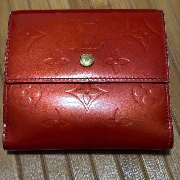 Authentic LOUIS VUITTON Vernis Elise Wallet Rouge - Picture 1 of 11